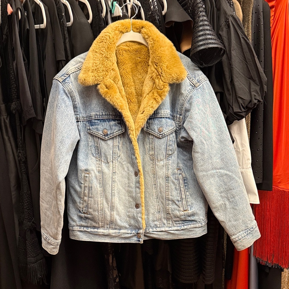Levi's Light Blue Denim Jacket with Mustard Faux-Shearling Lining